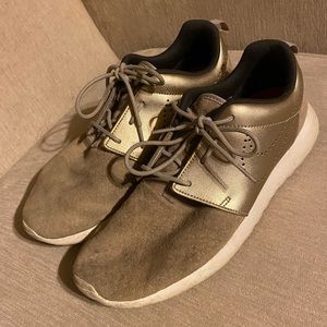 GOLD/TAN SUEDE NIKE SHOES